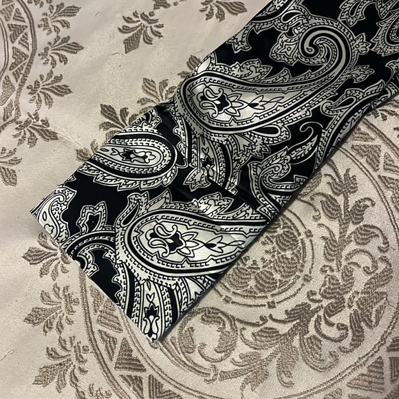 Spence dress, women’s size 14, silky top with black bottom - Picture 4 of 9